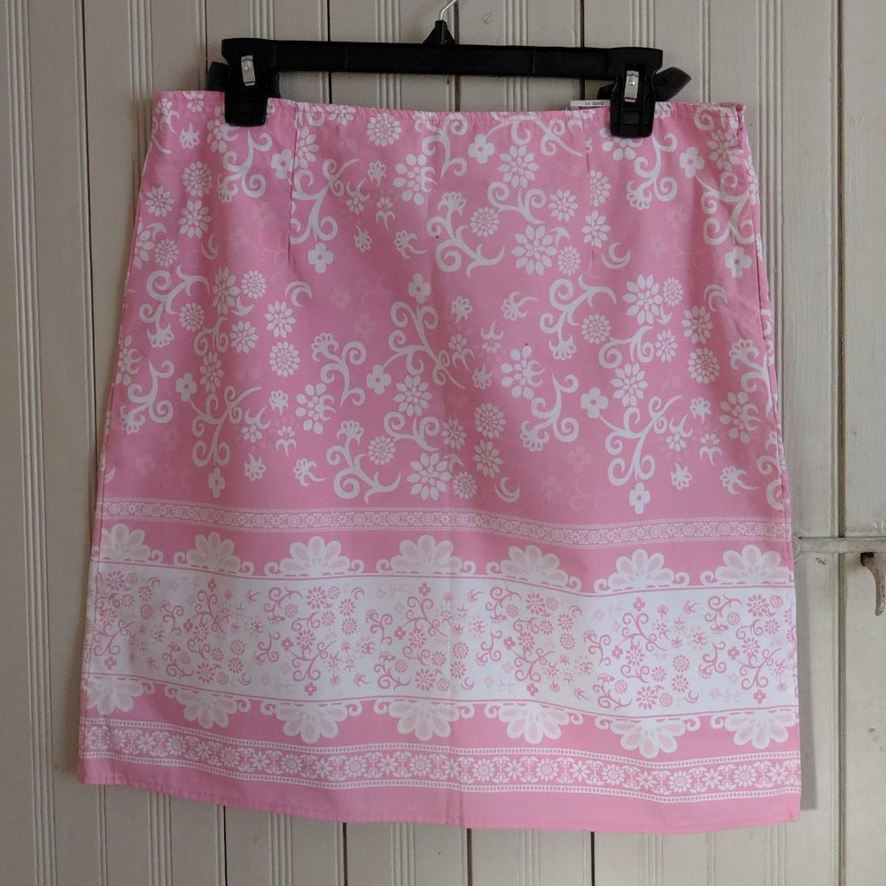 Pink and white floral mini skirt w darts